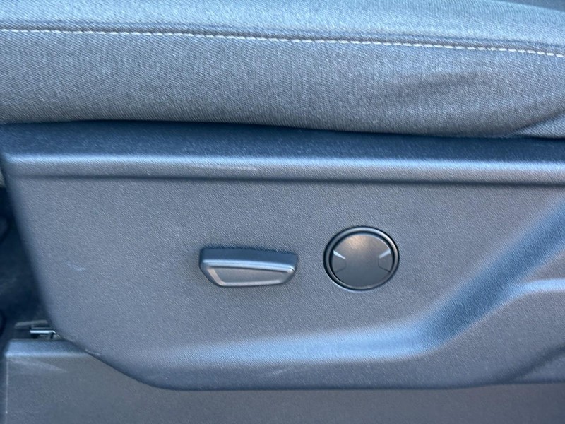 Ford F-150 Vehicle Full-screen Gallery Image 16