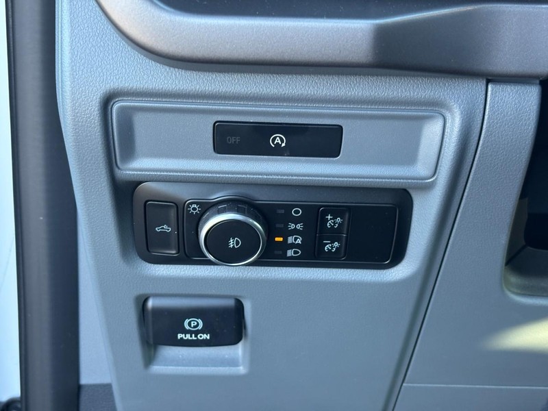 Ford F-150 Vehicle Full-screen Gallery Image 18