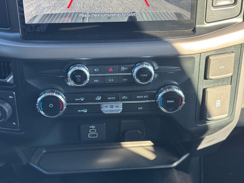 Ford F-150 Vehicle Full-screen Gallery Image 25