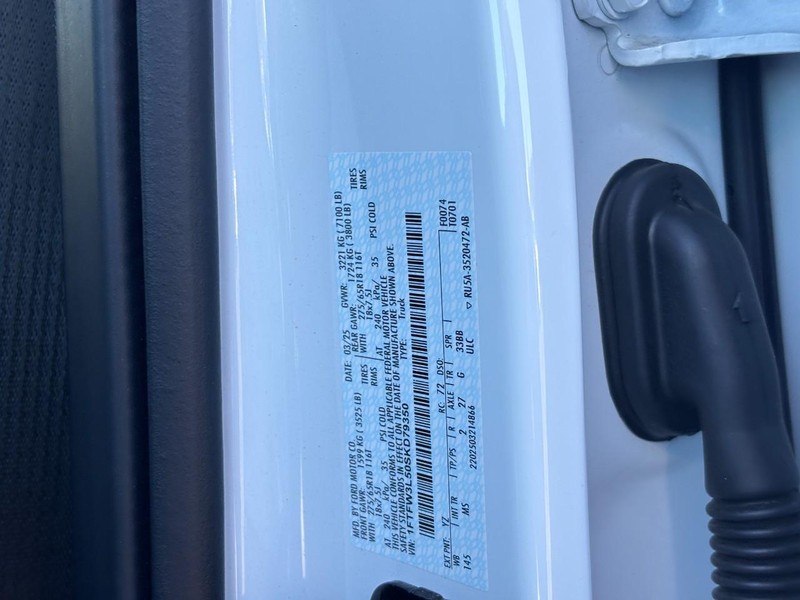 Ford F-150 Vehicle Full-screen Gallery Image 26