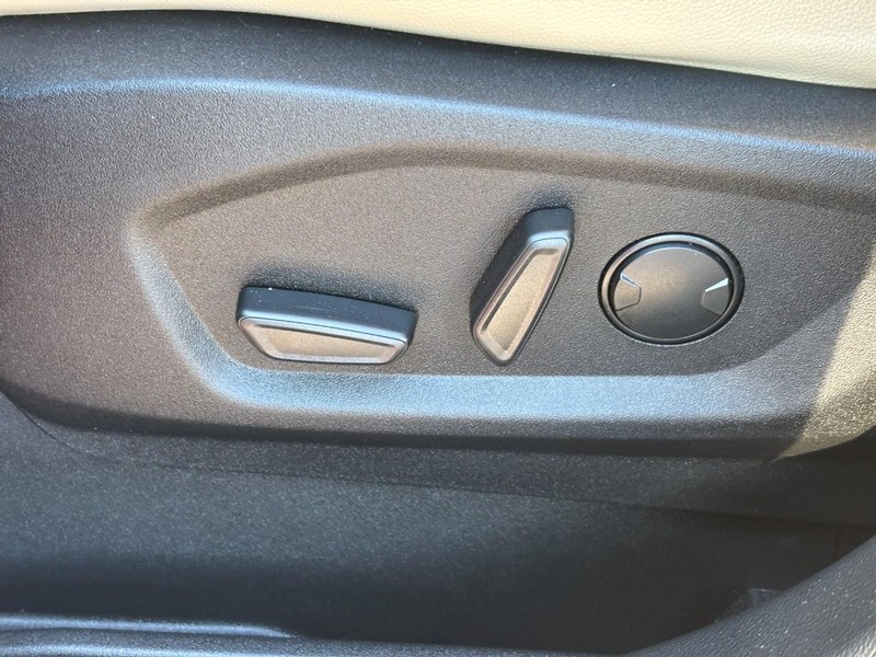 Ford Edge Vehicle Full-screen Gallery Image 16