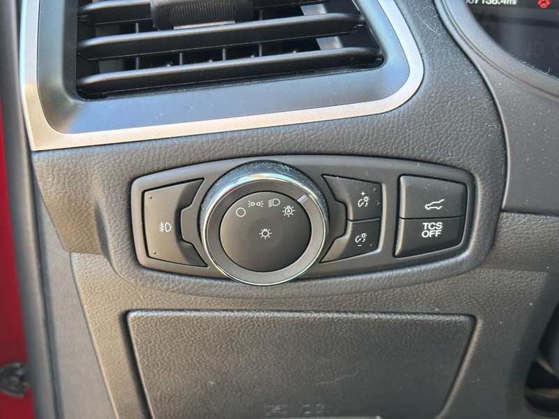 Ford Edge Vehicle Full-screen Gallery Image 18