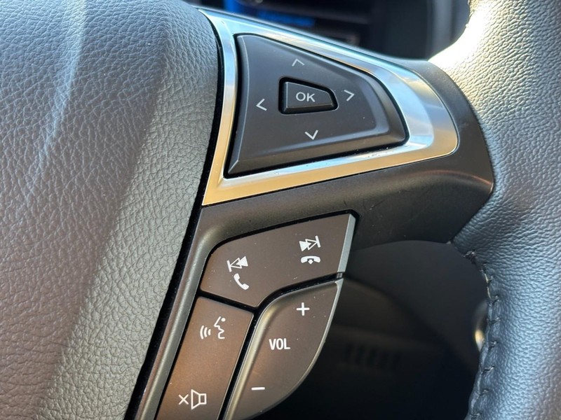 Ford Edge Vehicle Full-screen Gallery Image 21