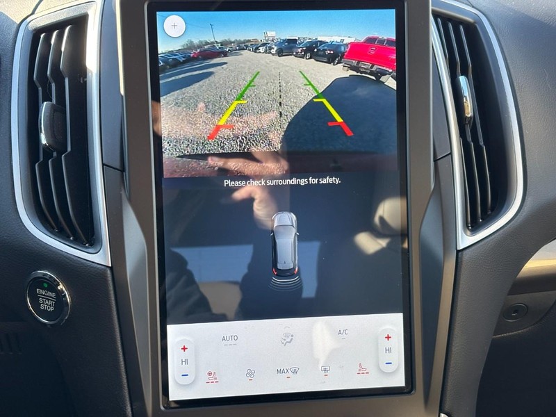 Ford Edge Vehicle Full-screen Gallery Image 24