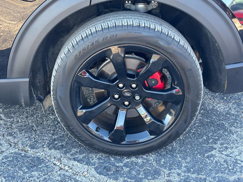 Ford Explorer Vehicle Full-screen Gallery Image 11