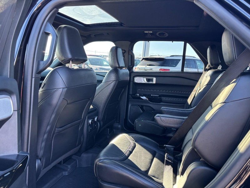 Ford Explorer Vehicle Full-screen Gallery Image 13