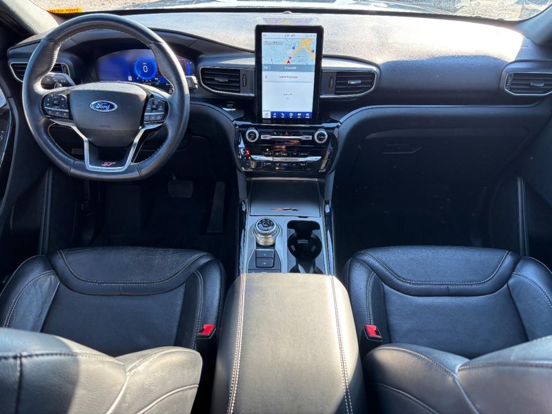 Ford Explorer Vehicle Full-screen Gallery Image 14