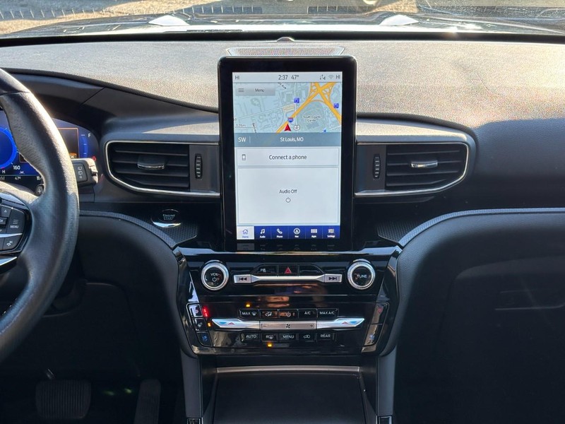 Ford Explorer Vehicle Full-screen Gallery Image 16