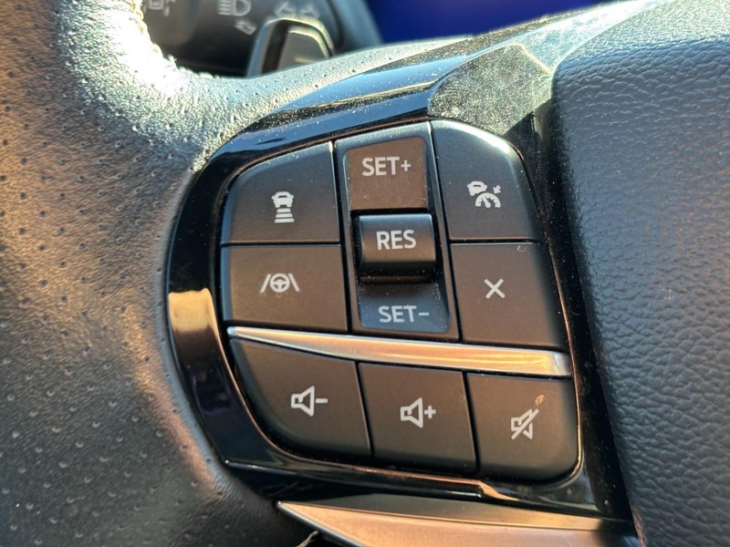 Ford Explorer Vehicle Full-screen Gallery Image 21