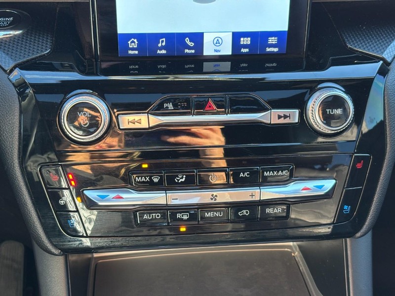 Ford Explorer Vehicle Full-screen Gallery Image 27