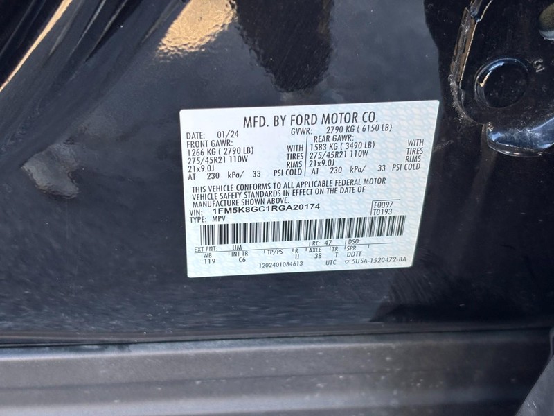 Ford Explorer Vehicle Full-screen Gallery Image 28