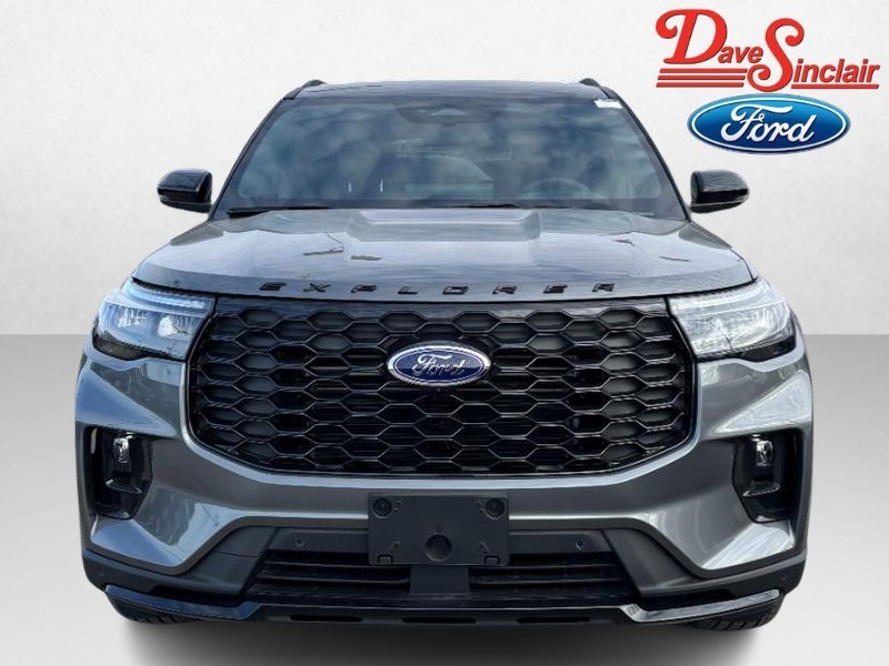 Ford Explorer Vehicle Full-screen Gallery Image 02