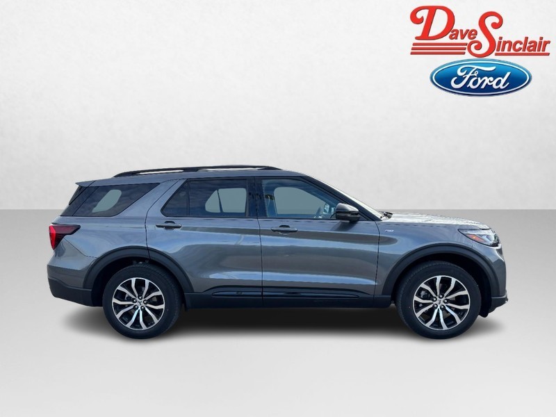 Ford Explorer Vehicle Full-screen Gallery Image 05