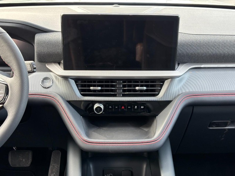 Ford Explorer Vehicle Full-screen Gallery Image 16