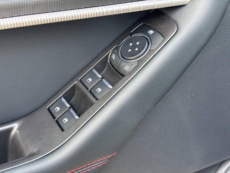 Ford Explorer Vehicle Full-screen Gallery Image 19