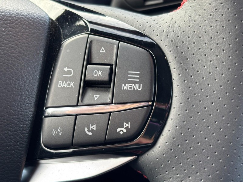 Ford Explorer Vehicle Full-screen Gallery Image 23