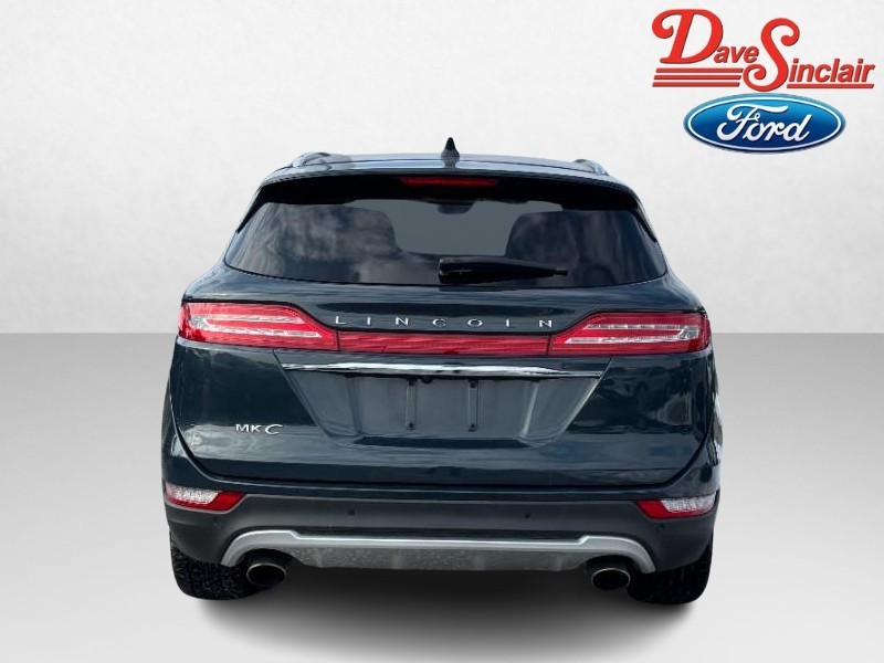 Lincoln MKC Vehicle Full-screen Gallery Image 08