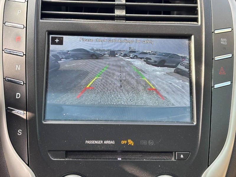 Lincoln MKC Vehicle Full-screen Gallery Image 25