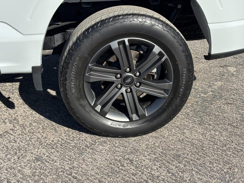 Ford F-150 Vehicle Full-screen Gallery Image 11