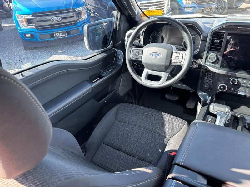 Ford F-150 Vehicle Full-screen Gallery Image 13