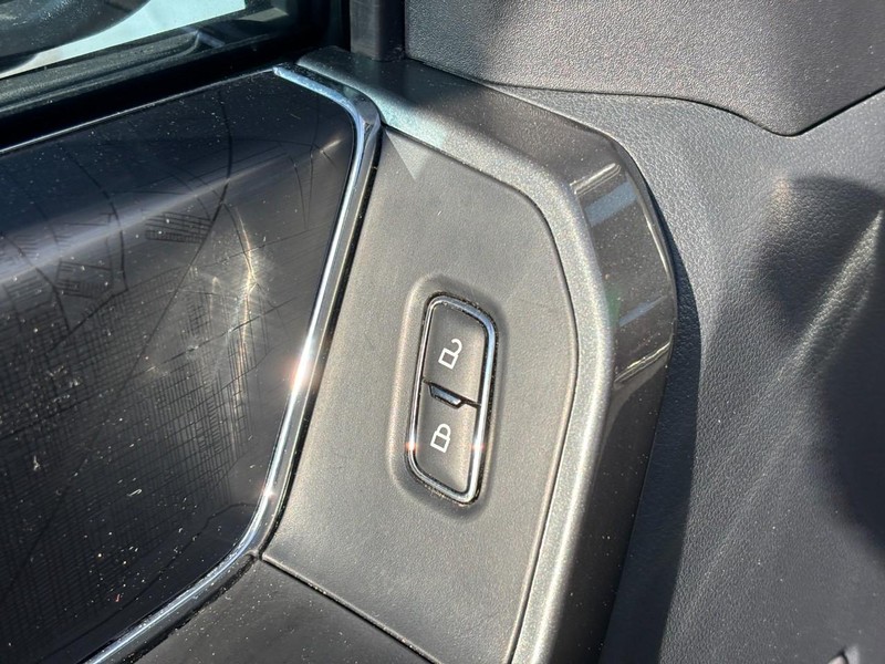 Ford F-150 Vehicle Full-screen Gallery Image 18