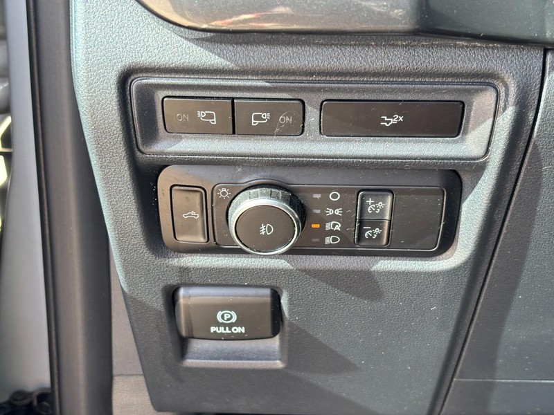 Ford F-150 Vehicle Full-screen Gallery Image 19