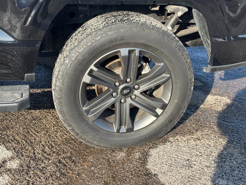 Ford F-150 Vehicle Full-screen Gallery Image 11