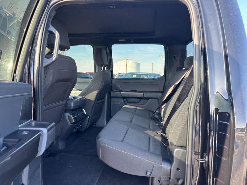 Ford F-150 Vehicle Full-screen Gallery Image 12