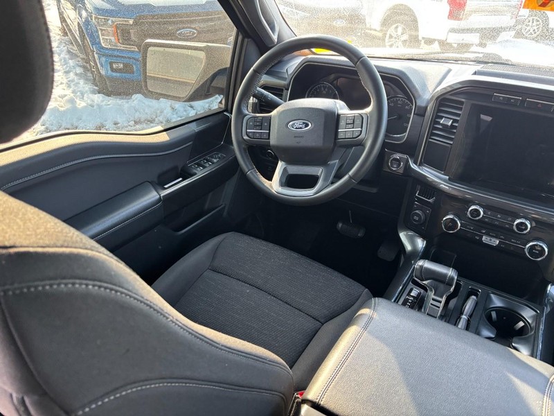 Ford F-150 Vehicle Full-screen Gallery Image 13