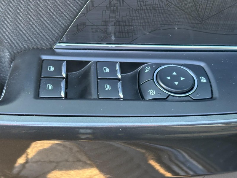 Ford F-150 Vehicle Full-screen Gallery Image 17