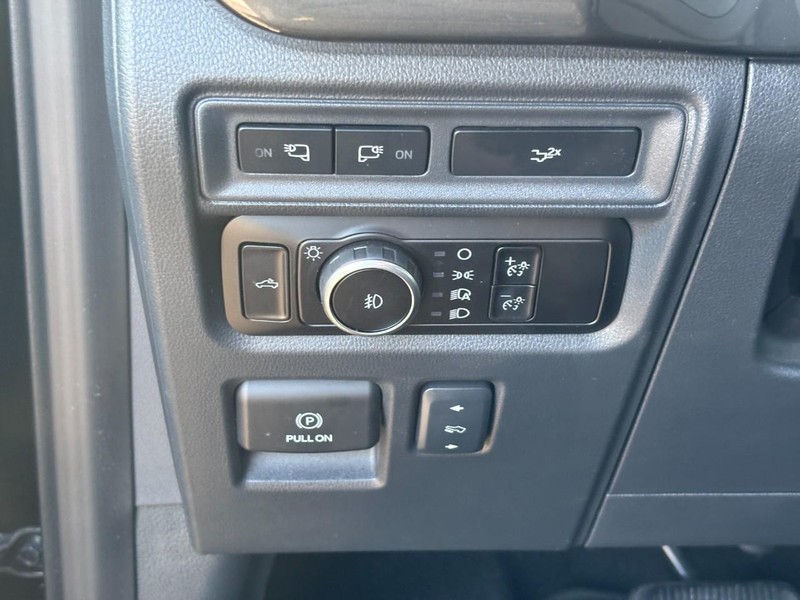 Ford F-150 Vehicle Full-screen Gallery Image 18