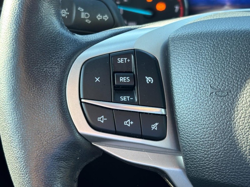 Ford Explorer Vehicle Full-screen Gallery Image 20