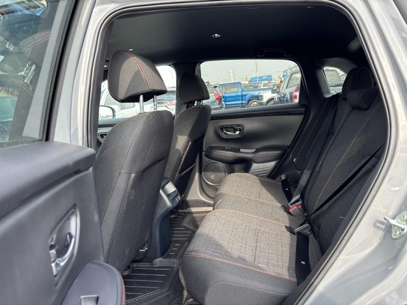 Honda HR-V Vehicle Full-screen Gallery Image 12