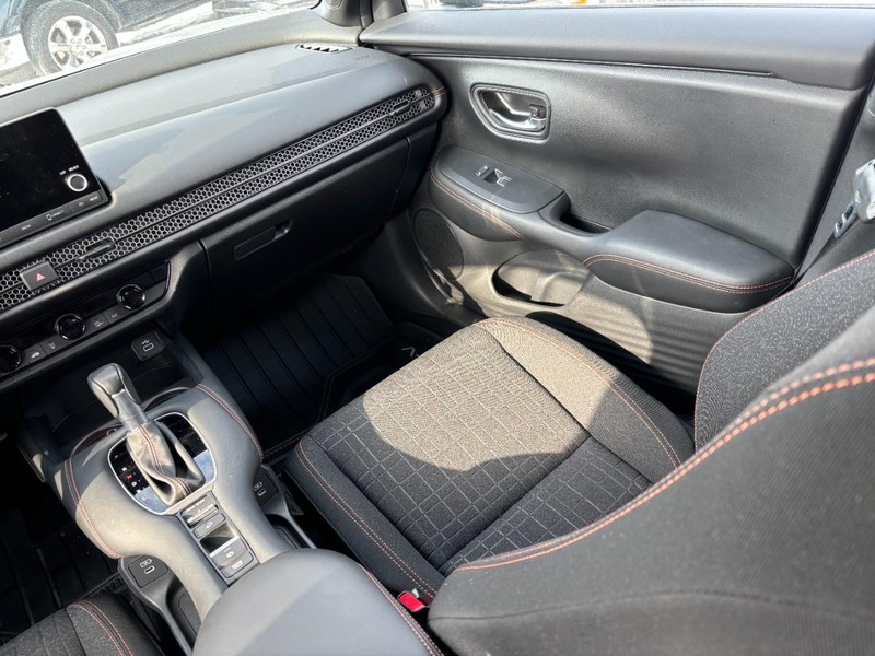 Honda HR-V Vehicle Full-screen Gallery Image 15