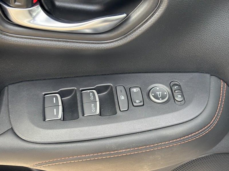 Honda HR-V Vehicle Full-screen Gallery Image 17