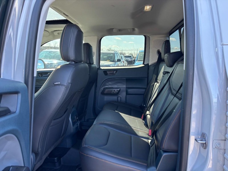 Ford Maverick Vehicle Image 12