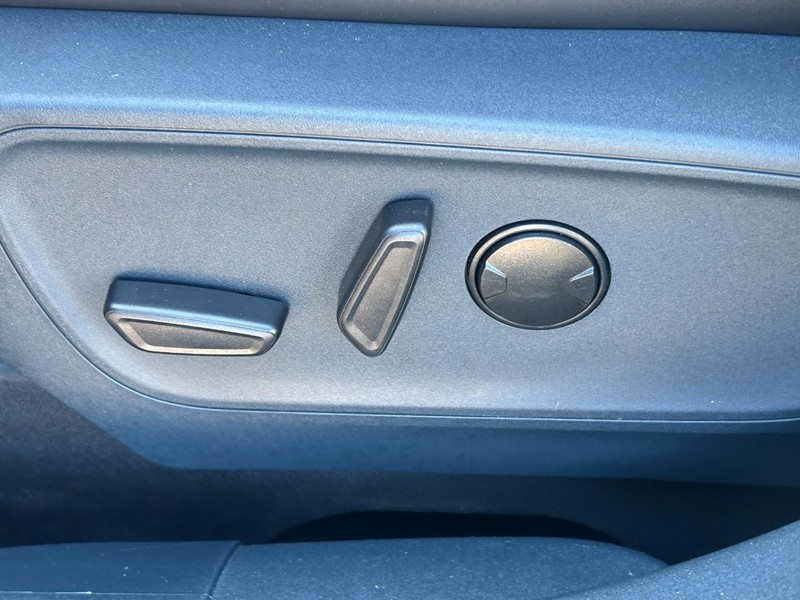 Ford Maverick Vehicle Image 16