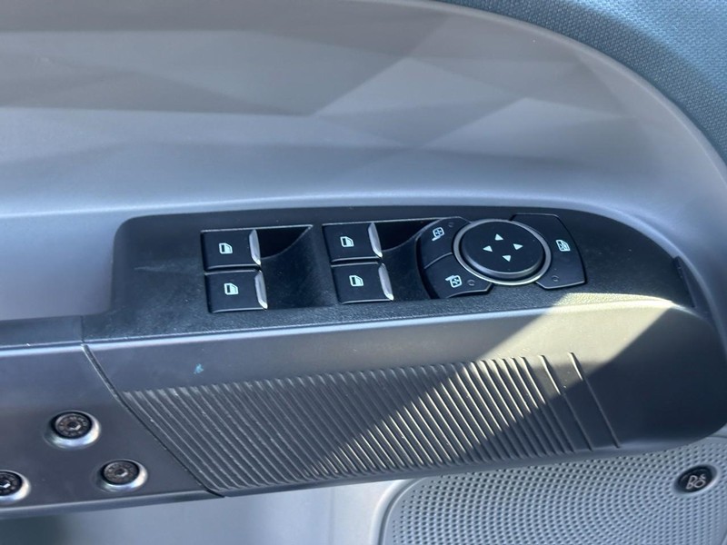 Ford Maverick Vehicle Image 17