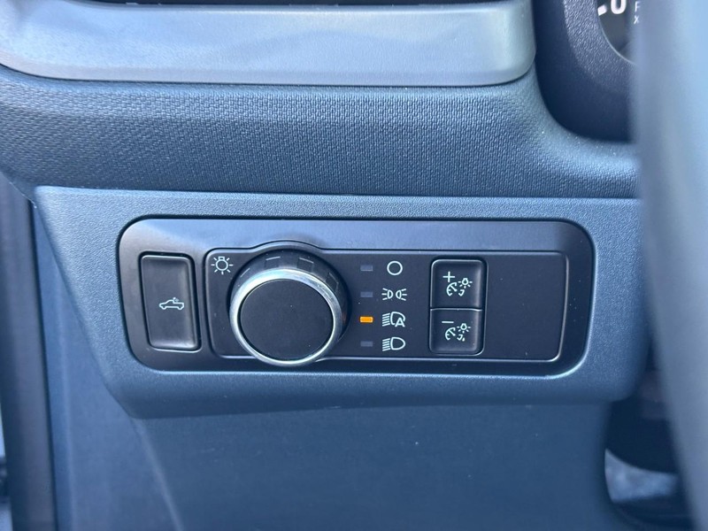 Ford Maverick Vehicle Image 18