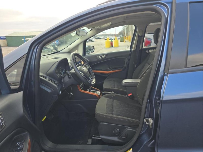 Ford EcoSport Vehicle Full-screen Gallery Image 04