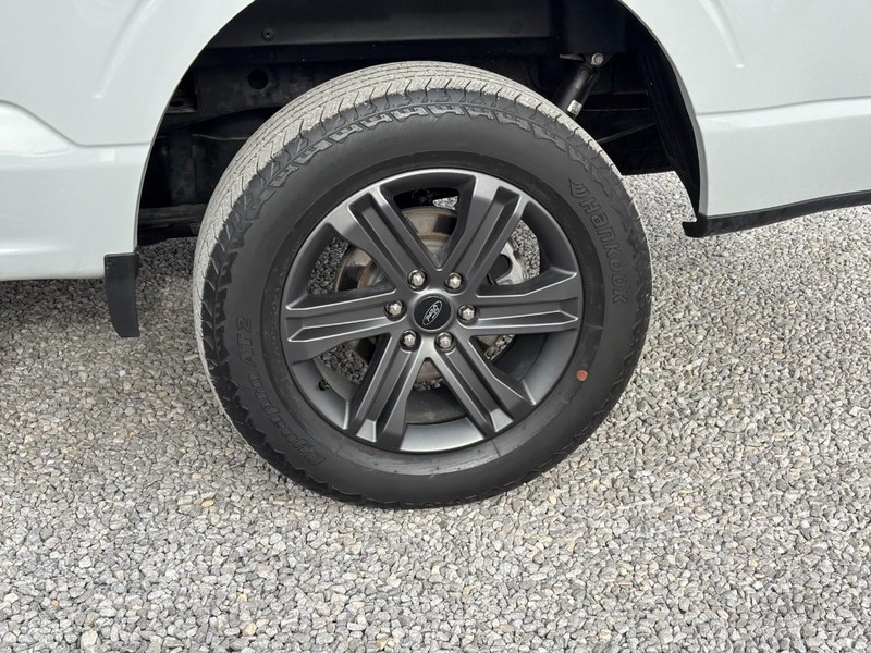 Ford F-150 Vehicle Full-screen Gallery Image 11