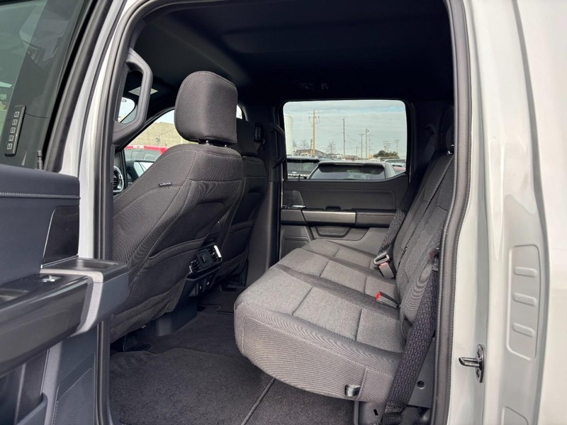 Ford F-150 Vehicle Full-screen Gallery Image 12