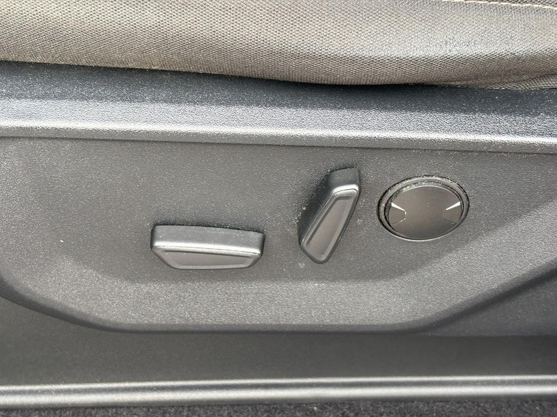 Ford F-150 Vehicle Full-screen Gallery Image 17