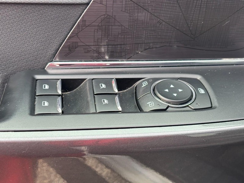 Ford F-150 Vehicle Full-screen Gallery Image 18