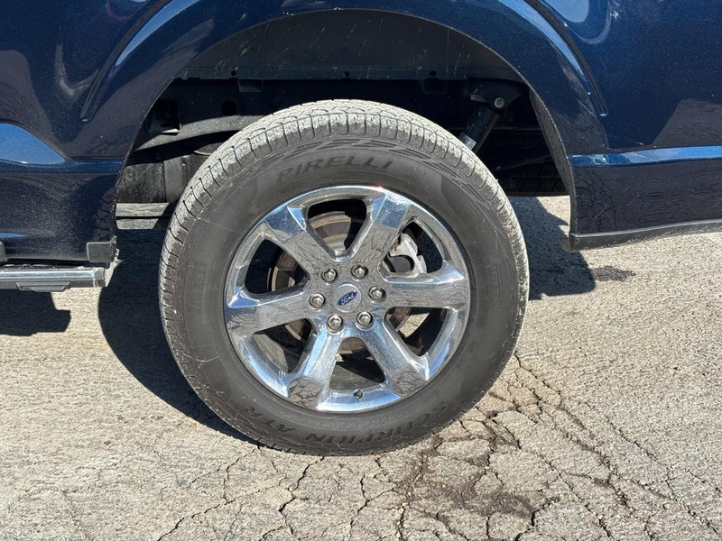 Ford F-150 Vehicle Full-screen Gallery Image 11