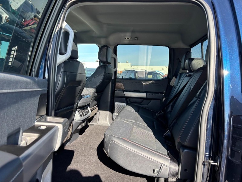 Ford F-150 Vehicle Full-screen Gallery Image 12