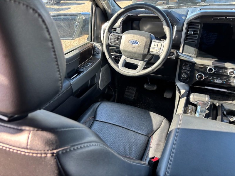 Ford F-150 Vehicle Full-screen Gallery Image 13