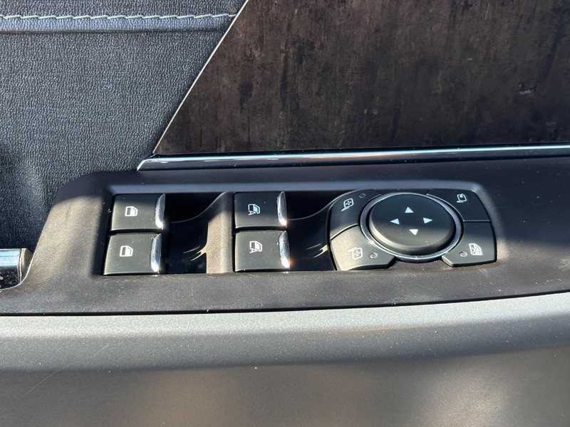 Ford F-150 Vehicle Full-screen Gallery Image 17