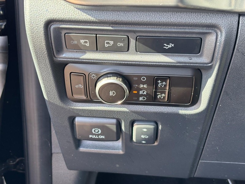 Ford F-150 Vehicle Full-screen Gallery Image 18