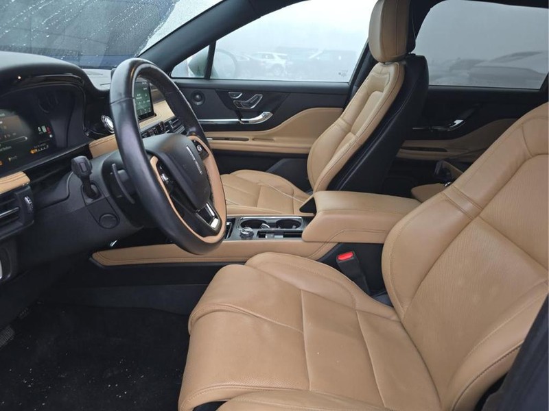 Lincoln Corsair Vehicle Full-screen Gallery Image 04